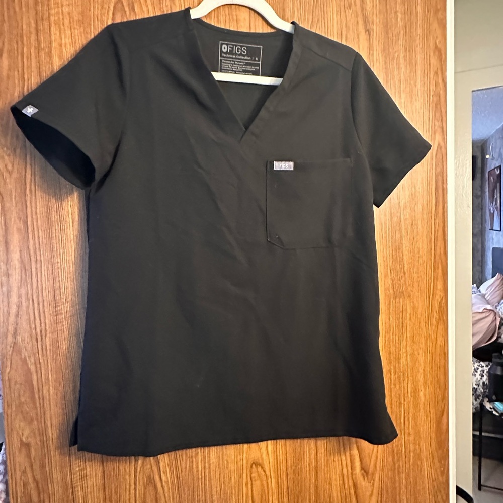 FIGS Classic Black V-Neck Scrub Top